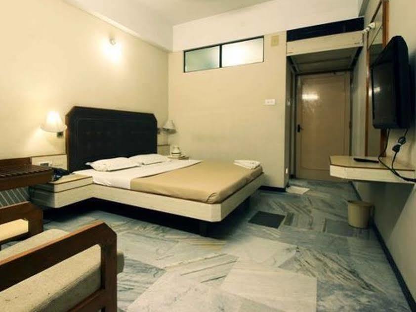Hotel Padmam Мадурай Экстерьер фото
