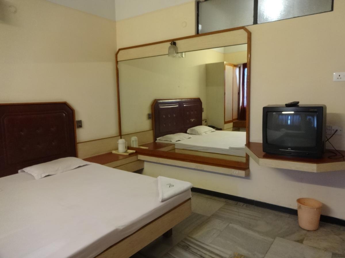 Hotel Padmam Мадурай Экстерьер фото